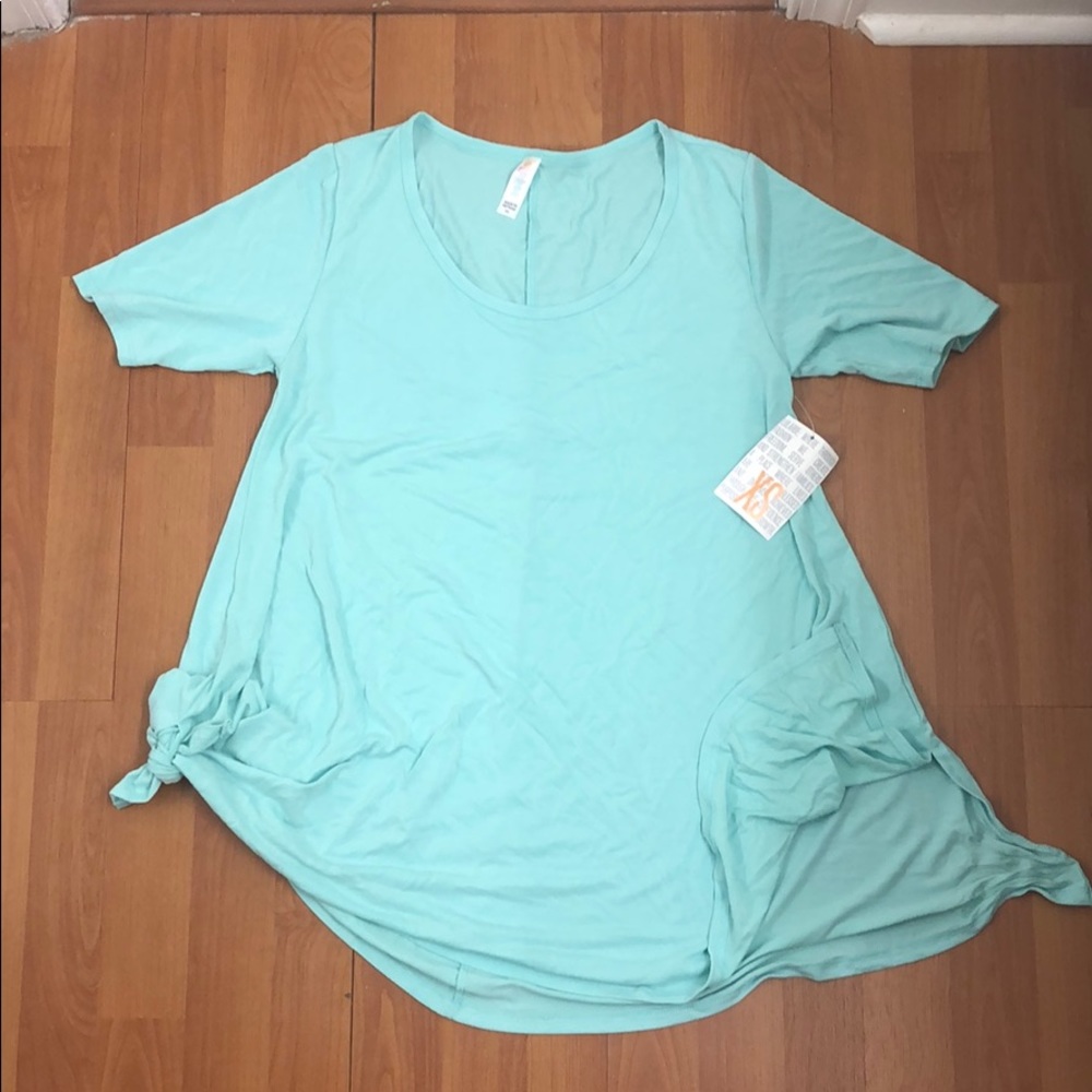 LuLaRoe XS perfect tee!